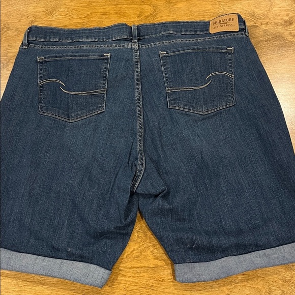 Signature Levi Strauss Bermuda Denim Shorts - Picture 3 of 5